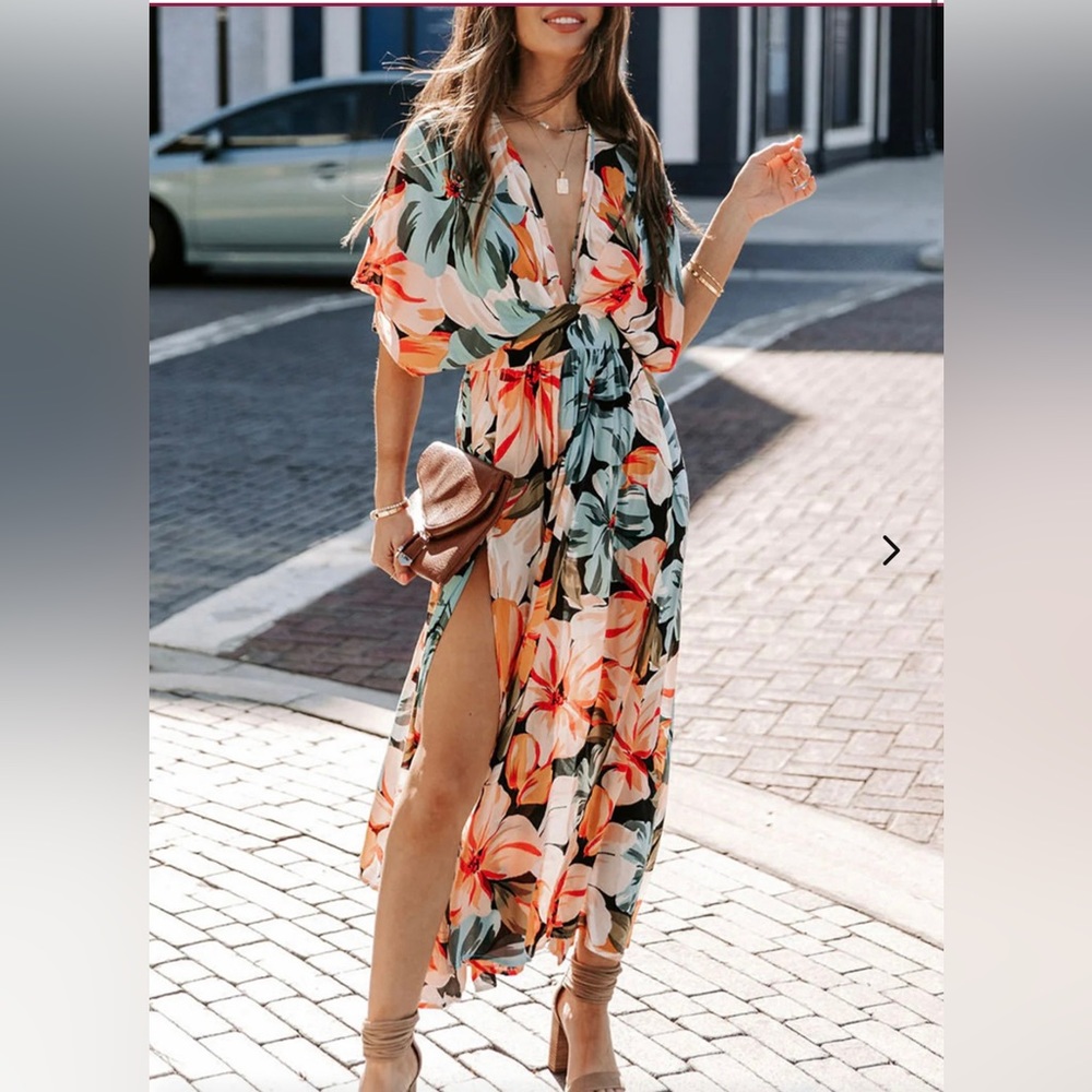 V-Neck floral print kimono maxi dress. Size L.